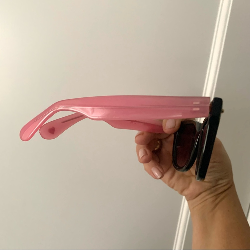 Betsey Johnson cute women’s sunglasses with pink arms - Picture 4 of 8